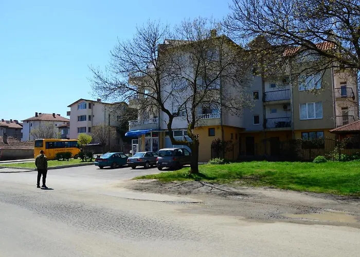 Kirovi House - Guest Къща за гости Царево