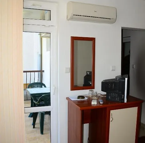 Kirovi House - Guest Къща за гости