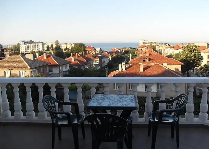 Къща за гости Kirovi House - Guest Царево