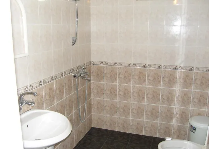 Kirovi House - Guest Къща за гости