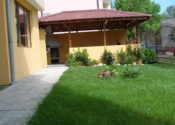 Къща за гости Kirovi House - Guest