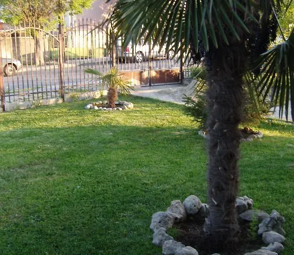 Kirovi House - Guest Къща за гости