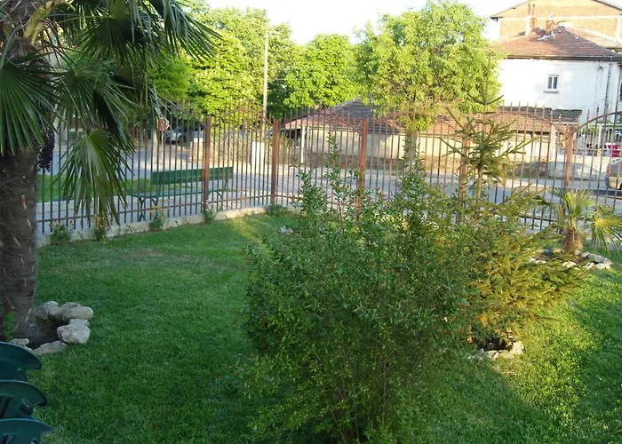 Kirovi House - Guest 2*