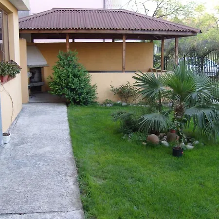 Kirovi House - Guest Къща за гости Царево